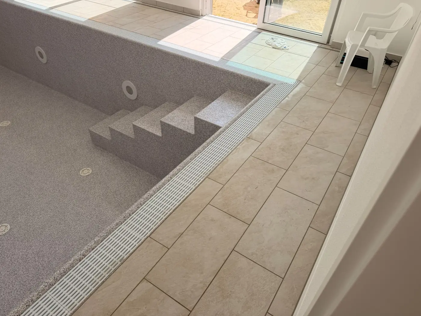 Pooltreppe mit neuer Folie im Innenbereich