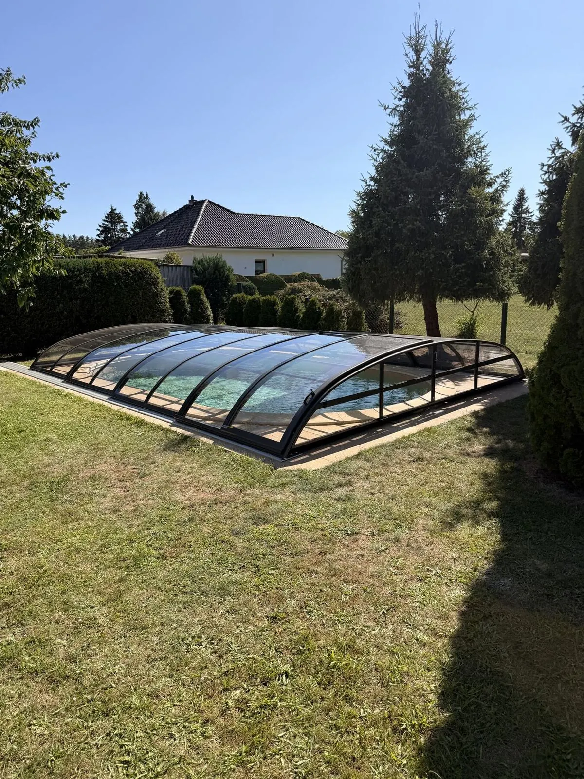 Sanierung Stahlmantelpool in Ovalform